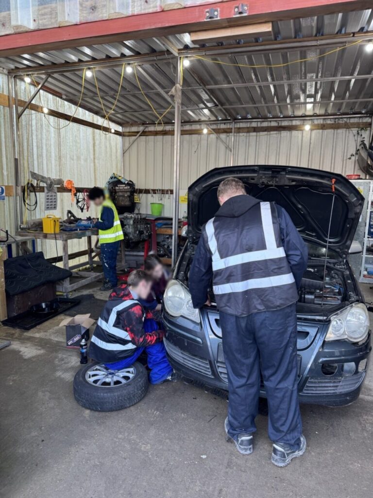 5583ef28 6485 484e 8c68 2322fe61da11